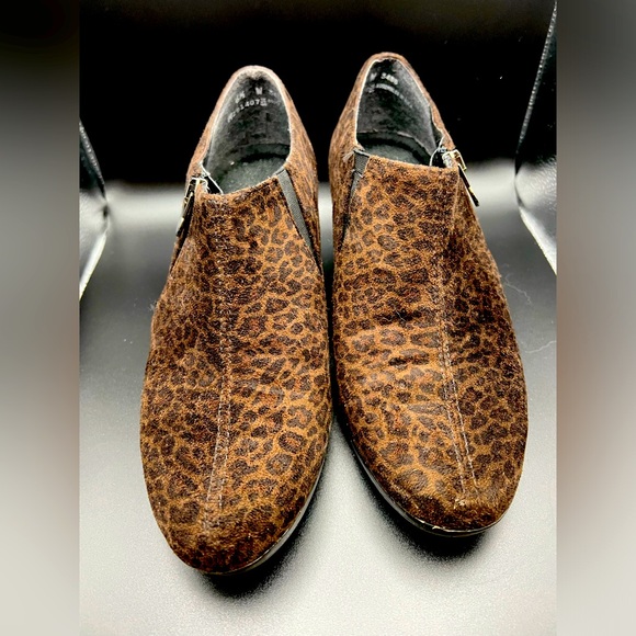 Munro American Taylor Leopard Print Ankle Boots 6.5 Wide - Picture 2 of 7